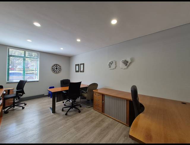 20M² OFFICE TO LET IN DUNKELD WEST